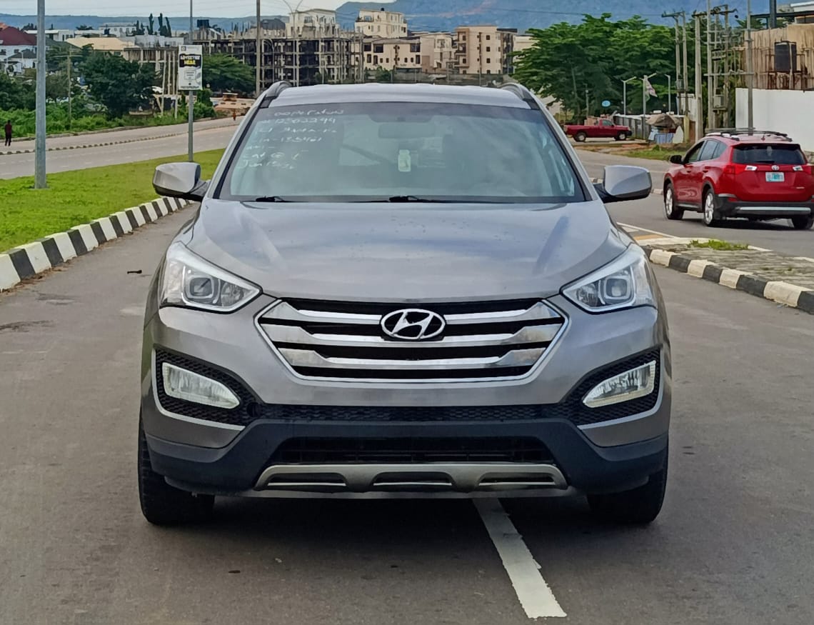 
								FOREIGN USED 2014 HYUNDAI SANTAFE SPORT IN PRISTINE CONDITION PROPERLY DOCUMENTED GOING FOR 13M ABUJA DEAL full									