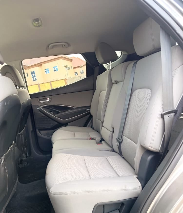 
								FOREIGN USED 2014 HYUNDAI SANTAFE SPORT IN PRISTINE CONDITION PROPERLY DOCUMENTED GOING FOR 13M ABUJA DEAL full									