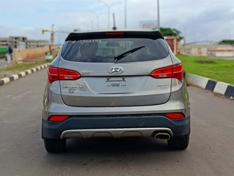 
								FOREIGN USED 2014 HYUNDAI SANTAFE SPORT IN PRISTINE CONDITION PROPERLY DOCUMENTED GOING FOR 13M ABUJA DEAL full									