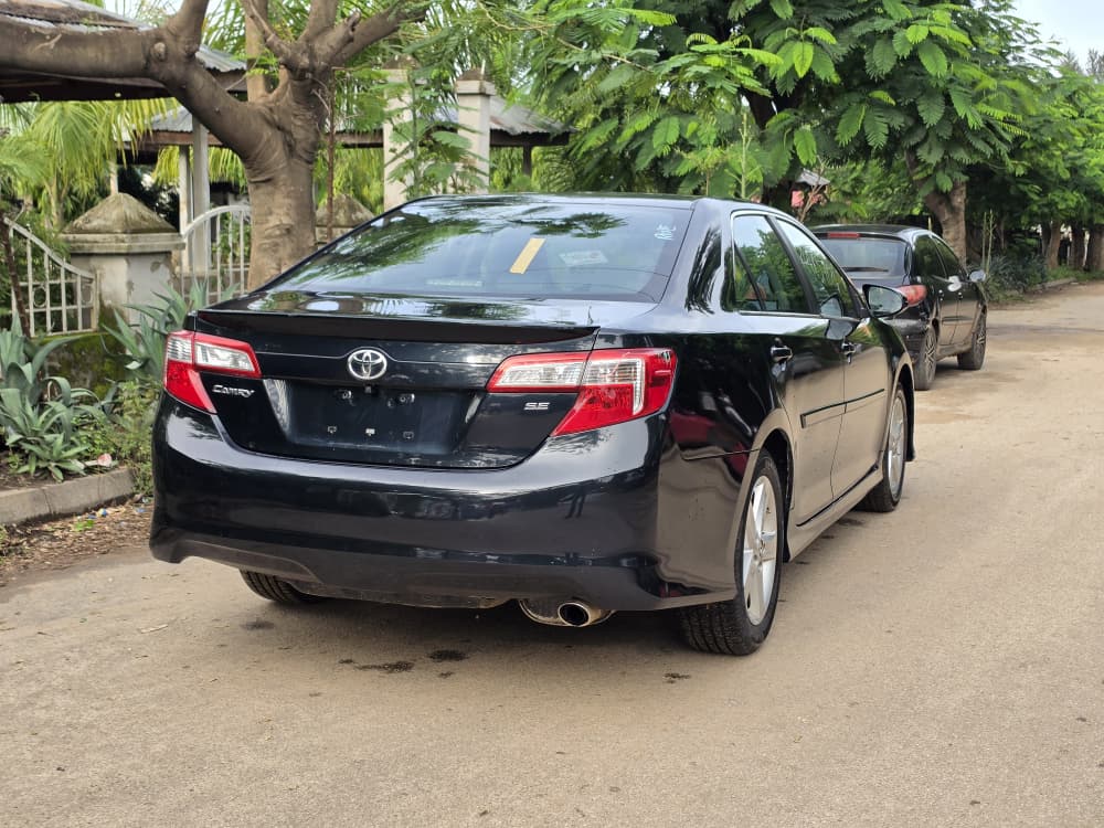 
								QUICKEST SWEET DEAL:  EXTREMELY SHARP HIGEHST GRADE FOREIGN USED 2014 ON BELT TOYOTA CAMRY SE WITH MINT INTERIOR, NO SINGLE 9JA PAINT WITH UNTAMPARED ENGINE ND GEAR.GOING FOR JUST 13.8M. NO SUNROOF full									