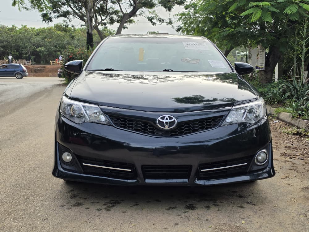 
								QUICKEST SWEET DEAL:  EXTREMELY SHARP HIGEHST GRADE FOREIGN USED 2014 ON BELT TOYOTA CAMRY SE WITH MINT INTERIOR, NO SINGLE 9JA PAINT WITH UNTAMPARED ENGINE ND GEAR.GOING FOR JUST 13.8M. NO SUNROOF full									