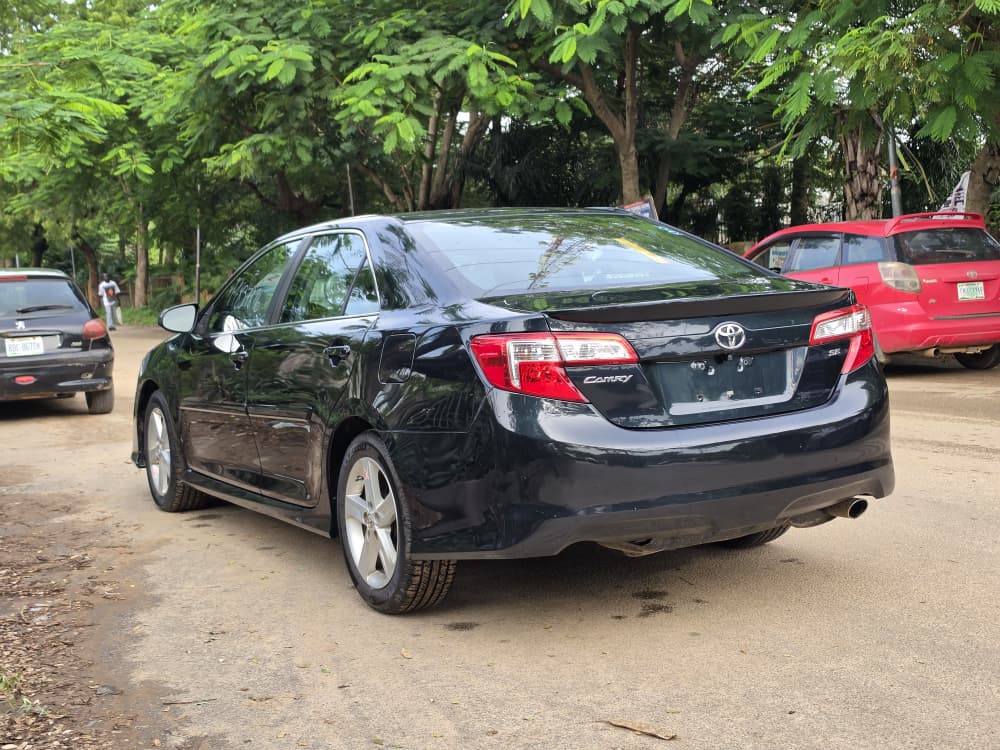 
								QUICKEST SWEET DEAL:  EXTREMELY SHARP HIGEHST GRADE FOREIGN USED 2014 ON BELT TOYOTA CAMRY SE WITH MINT INTERIOR, NO SINGLE 9JA PAINT WITH UNTAMPARED ENGINE ND GEAR.GOING FOR JUST 13.8M. NO SUNROOF full									