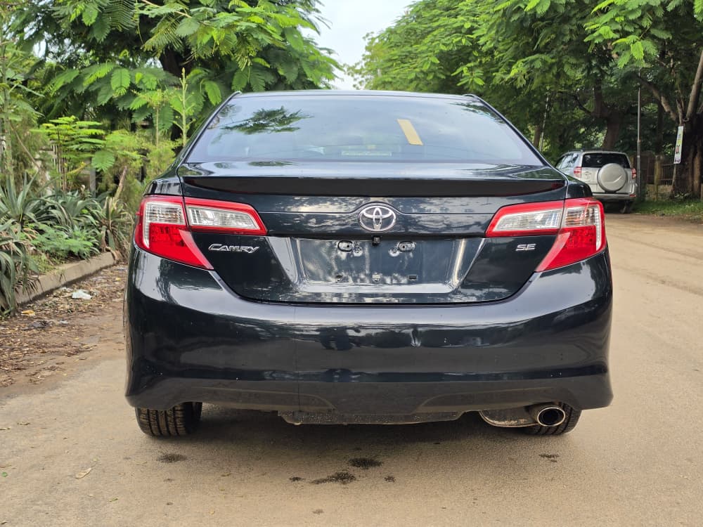 
								QUICKEST SWEET DEAL:  EXTREMELY SHARP HIGEHST GRADE FOREIGN USED 2014 ON BELT TOYOTA CAMRY SE WITH MINT INTERIOR, NO SINGLE 9JA PAINT WITH UNTAMPARED ENGINE ND GEAR.GOING FOR JUST 13.8M. NO SUNROOF full									