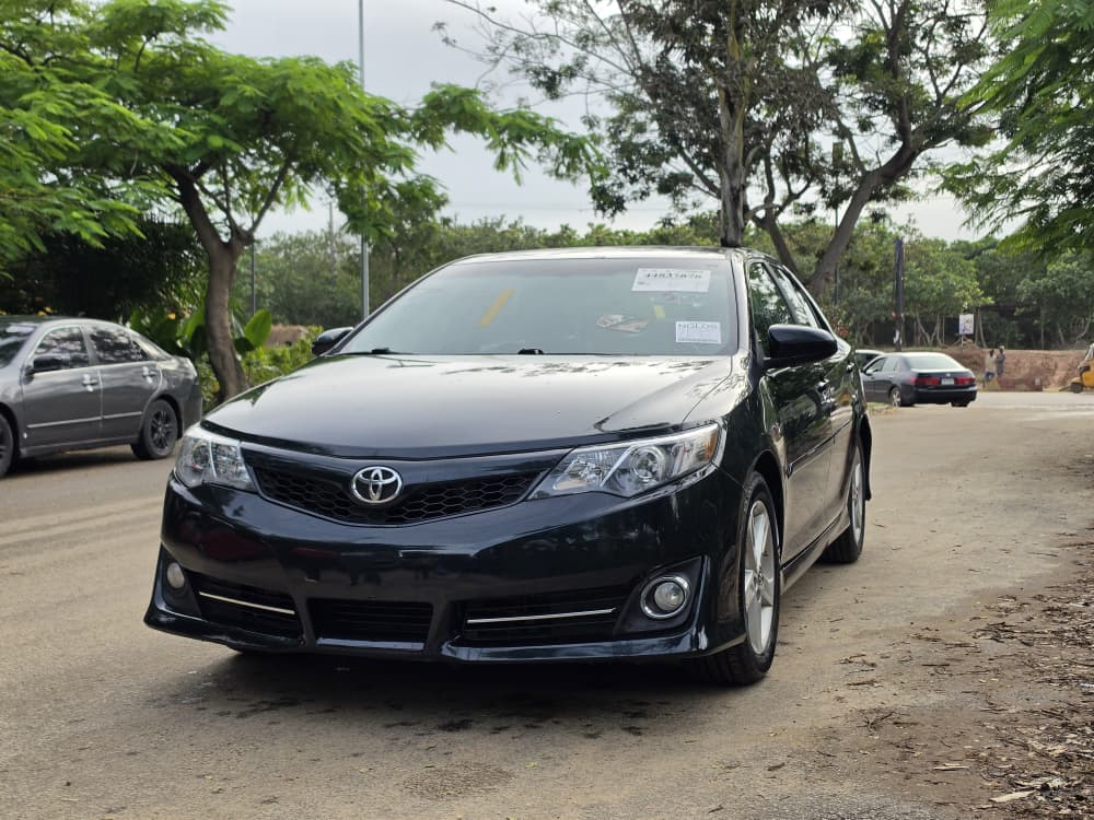 
								QUICKEST SWEET DEAL:  EXTREMELY SHARP HIGEHST GRADE FOREIGN USED 2014 ON BELT TOYOTA CAMRY SE WITH MINT INTERIOR, NO SINGLE 9JA PAINT WITH UNTAMPARED ENGINE ND GEAR.GOING FOR JUST 13.8M. NO SUNROOF full									