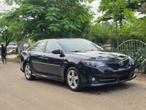 QUICKEST SWEET DEAL:  EXTREMELY SHARP HIGEHST GRADE FOREIGN USED 2014 ON BELT TOYOTA CAMRY SE WITH MINT INTERIOR, NO SINGLE 9JA PAINT WITH UNTAMPARED ENGINE ND GEAR.GOING FOR JUST 13.8M. NO SUNROOF