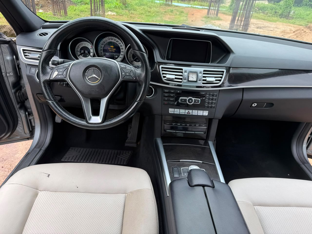 
								Distress Distress Distress 🔥🔥🔥🔥🔥🔥🔥🔥🔥🔥🔥🔥🔥  Foreign used 2014 Mercedes Benz E350  With original custom duty  Clean interior  Going for 15m  Abuja deal full									