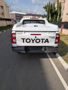 Distress HILUX 2016 MODEL UNTEMPERED ENGINE AND GEAR AUTOMATIC TRANSMISSION BUY AND DRIVE NOTHING TO FIX INSIDE JUST 37.5 MILLION NAIRA ONLY LOCATION KUBUWA ABUJA OWNER HOUSE