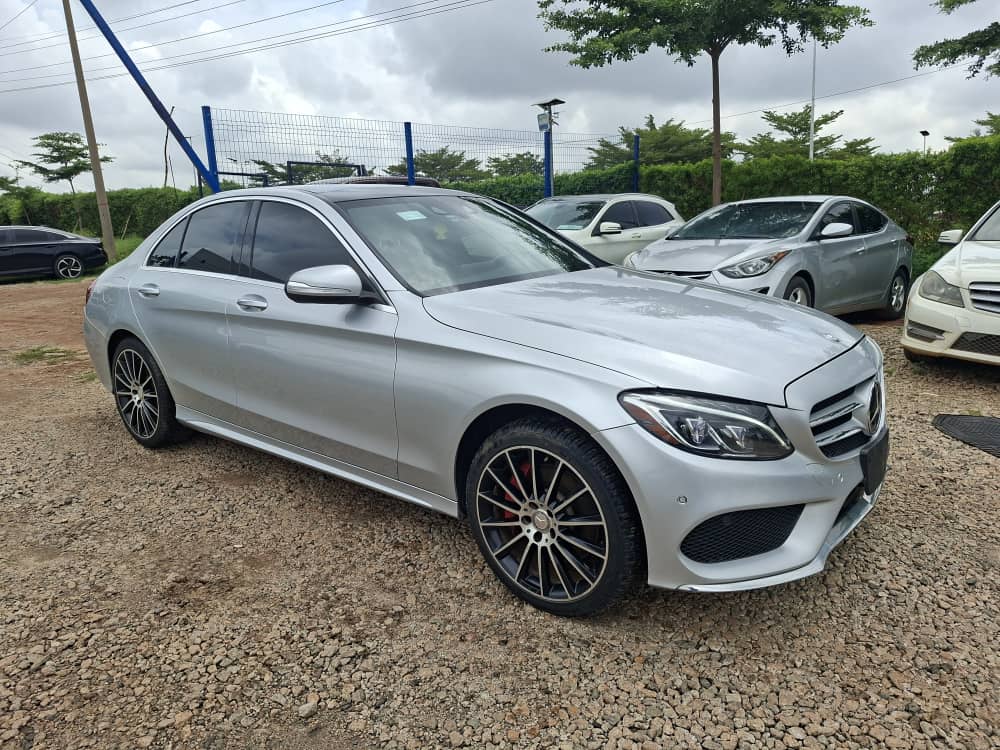 
								Super clean and accident free 2016 Mercedes-Benz c400 full otpion in topnotch condition selling for 36m Abuja-Deal full									