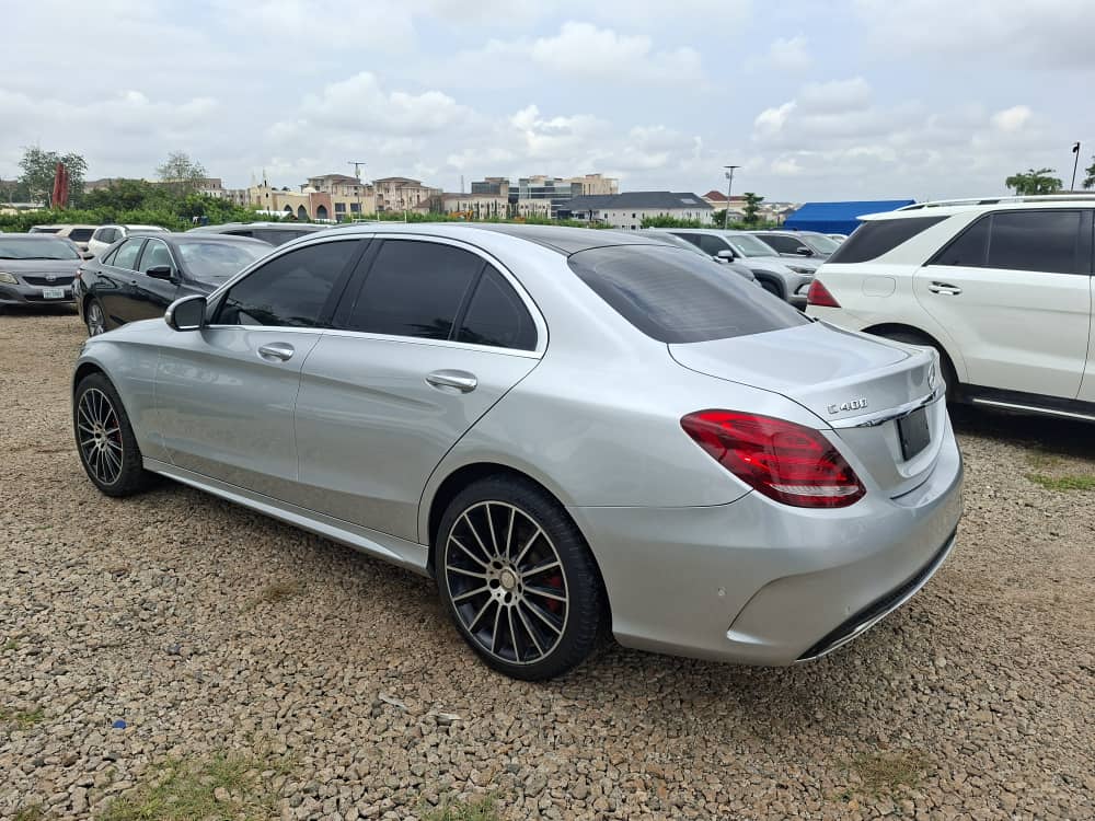 
								Super clean and accident free 2016 Mercedes-Benz c400 full otpion in topnotch condition selling for 36m Abuja-Deal full									