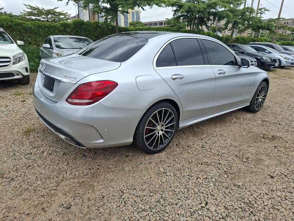 
								Super clean and accident free 2016 Mercedes-Benz c400 full otpion in topnotch condition selling for 36m Abuja-Deal full									