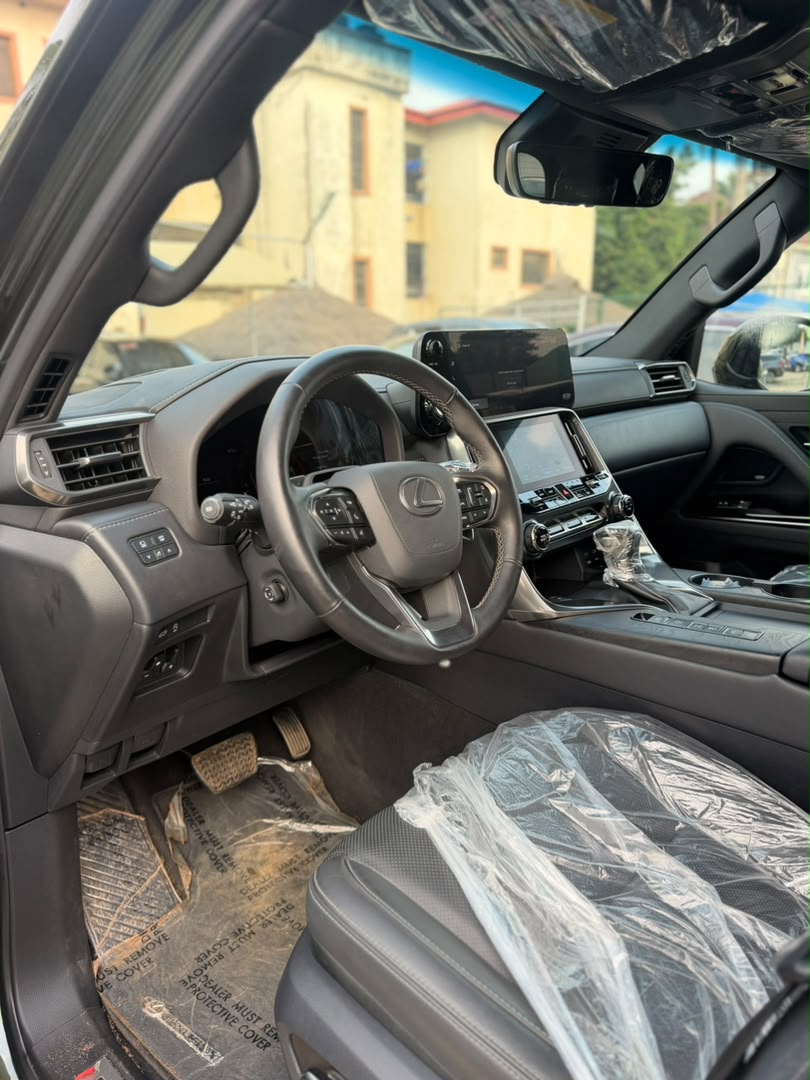 
								BRAND NEW 2026 LEXUS LX600  PRICE: 320M full									