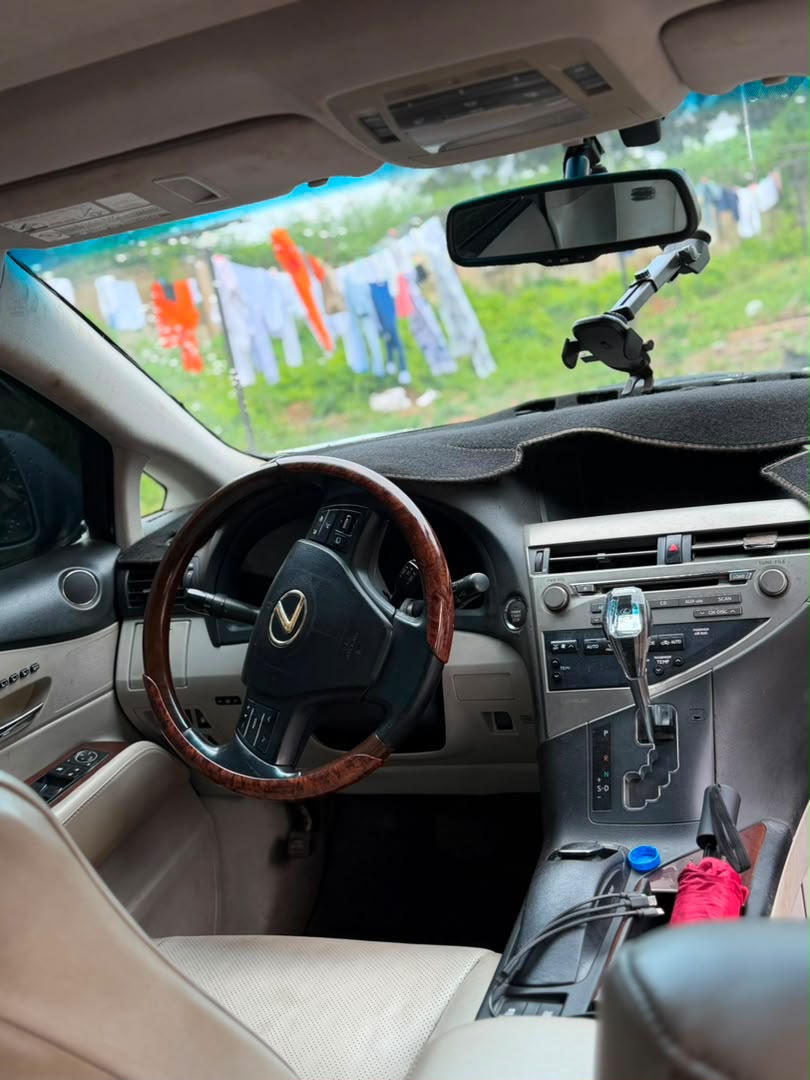 
								SUPER DISTRESS SALE!! 🚨  2010 Lexus RX 350 Full Option • Extremely clean • Everything working perfectly • Buy & Drive  💰 ₦10.5Million Net 📍 Abuja  🔥 Hurry now before it’s SOLD! full									