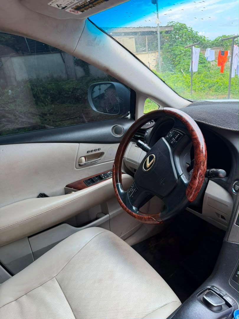 
								SUPER DISTRESS SALE!! 🚨  2010 Lexus RX 350 Full Option • Extremely clean • Everything working perfectly • Buy & Drive  💰 ₦10.5Million Net 📍 Abuja  🔥 Hurry now before it’s SOLD! full									