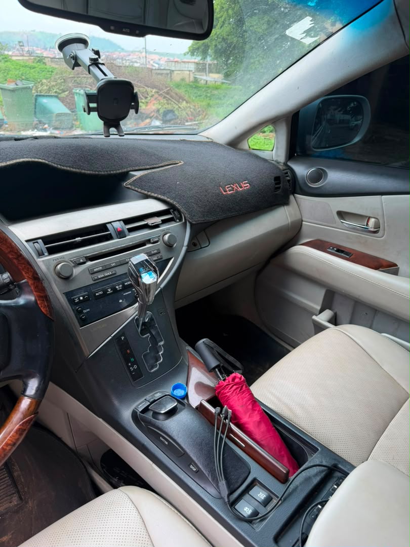 
								SUPER DISTRESS SALE!! 🚨  2010 Lexus RX 350 Full Option • Extremely clean • Everything working perfectly • Buy & Drive  💰 ₦10.5Million Net 📍 Abuja  🔥 Hurry now before it’s SOLD! full									