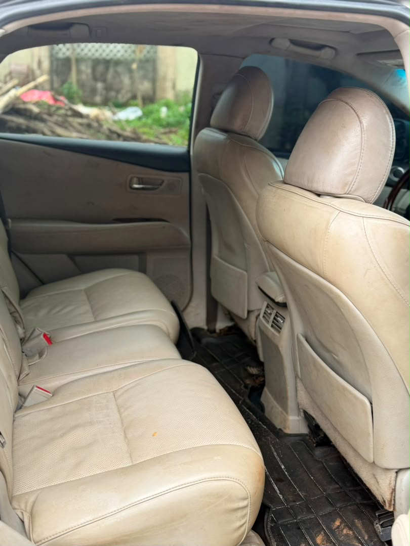 
								SUPER DISTRESS SALE!! 🚨  2010 Lexus RX 350 Full Option • Extremely clean • Everything working perfectly • Buy & Drive  💰 ₦10.5Million Net 📍 Abuja  🔥 Hurry now before it’s SOLD! full									