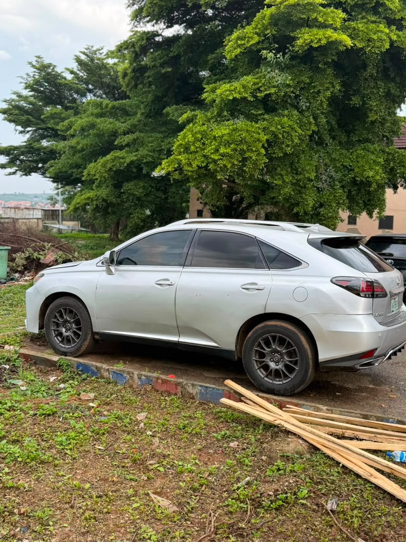 
								SUPER DISTRESS SALE!! 🚨  2010 Lexus RX 350 Full Option • Extremely clean • Everything working perfectly • Buy & Drive  💰 ₦10.5Million Net 📍 Abuja  🔥 Hurry now before it’s SOLD! full									