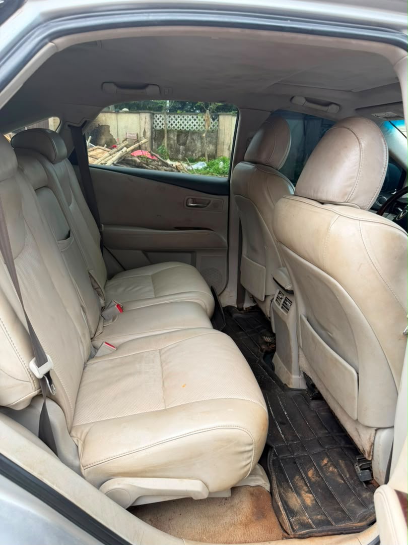 
								SUPER DISTRESS SALE!! 🚨  2010 Lexus RX 350 Full Option • Extremely clean • Everything working perfectly • Buy & Drive  💰 ₦10.5Million Net 📍 Abuja  🔥 Hurry now before it’s SOLD! full									