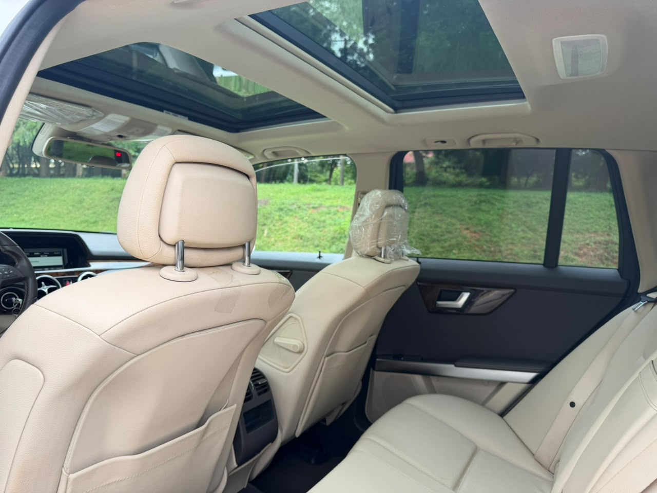 
								NeW ArriVaL🚀 A-GraDe FOREIGN USED 2015 GLK350 MERCEDES BENZ Available In MinT ConDiTioN….Too Frosh In & OuT, Panoramic roof, WhiTeOnCreaMy InTerior, custom Duty Going for Just 23M OnLy AbuJa LoKaTioN📍 full									