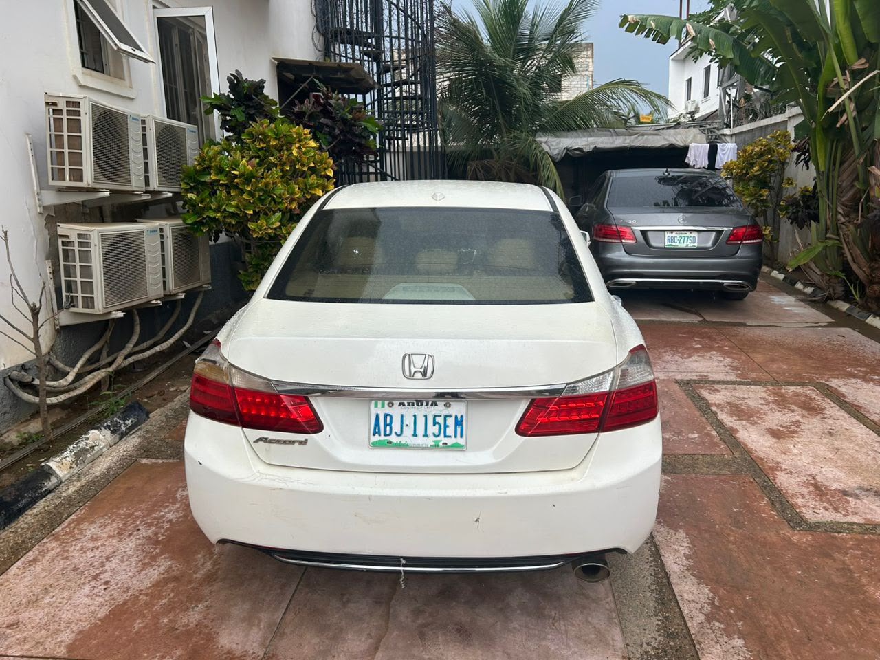
								Very clean Honda accord 2013 is available price 9.5 inspection by tomorrow full									