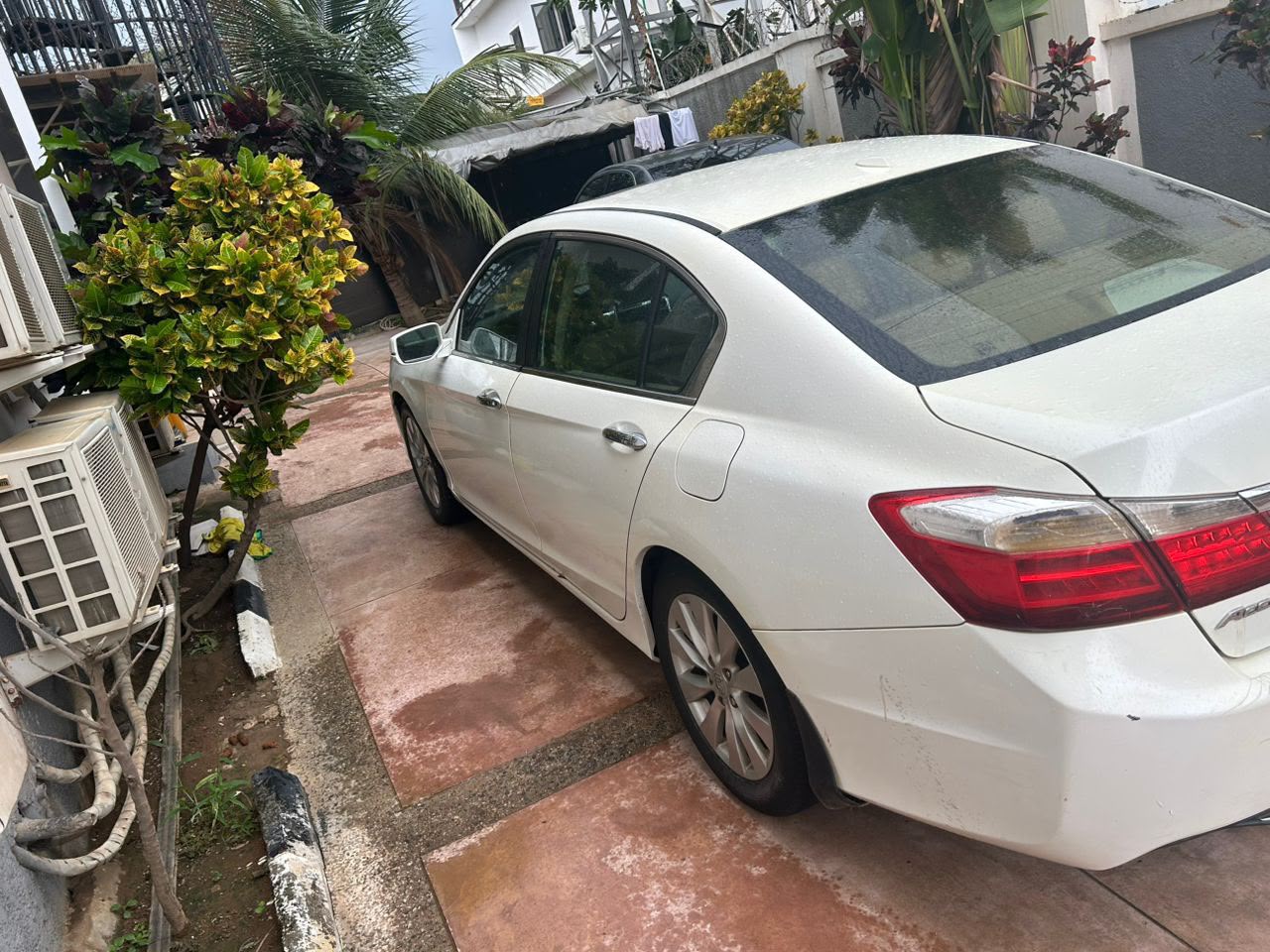 
								Very clean Honda accord 2013 is available price 9.5 inspection by tomorrow full									