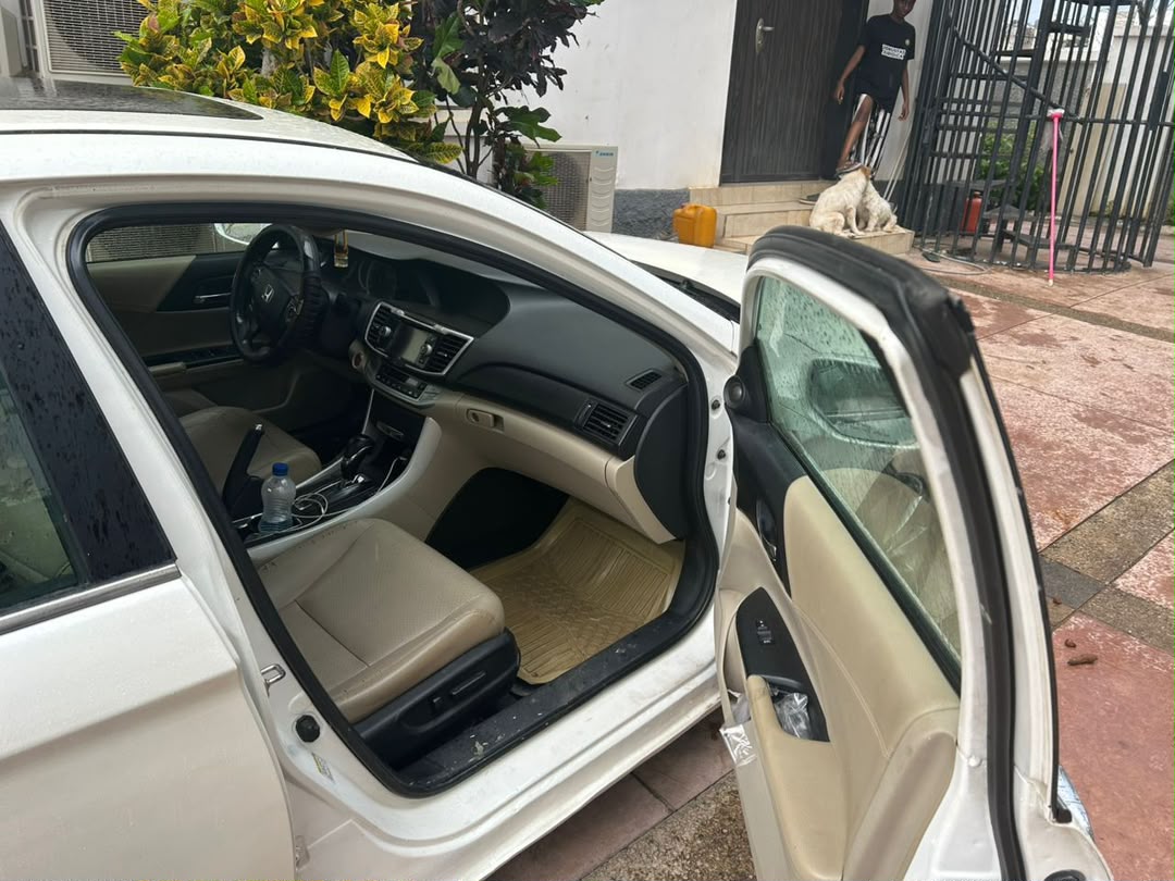 
								Very clean Honda accord 2013 is available price 9.5 inspection by tomorrow full									