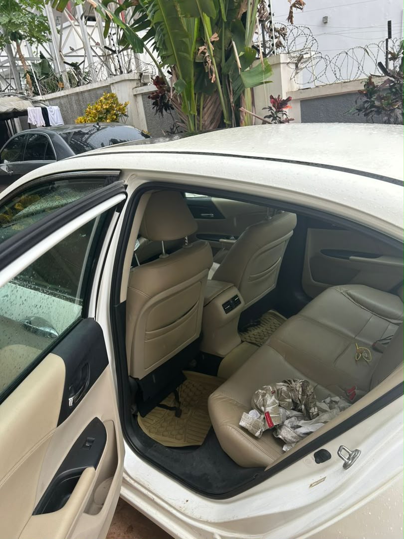
								Very clean Honda accord 2013 is available price 9.5 inspection by tomorrow full									