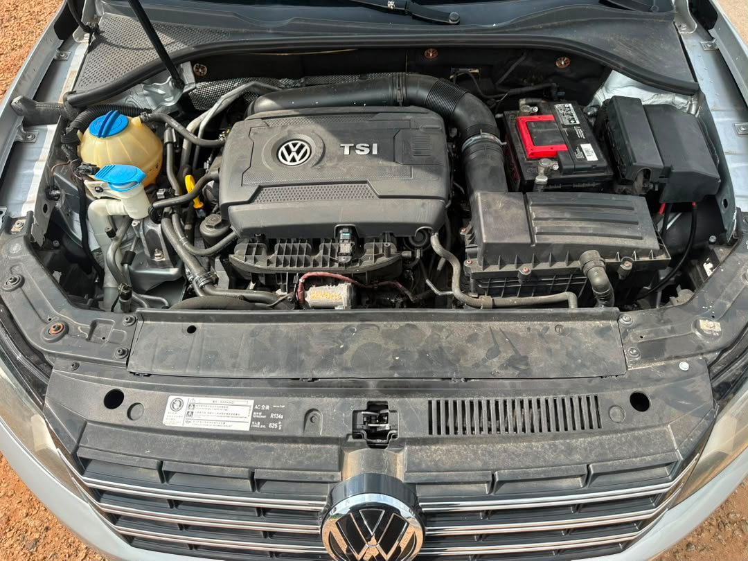 
								2014 direct Belgium  Passat distress price of  7.5M  Buy and drive  Accident free Clean title full									
