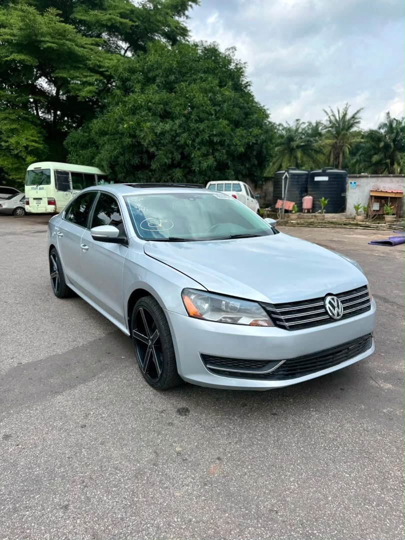 
								2014 direct Belgium  Passat distress price of  7.5M  Buy and drive  Accident free Clean title full									
