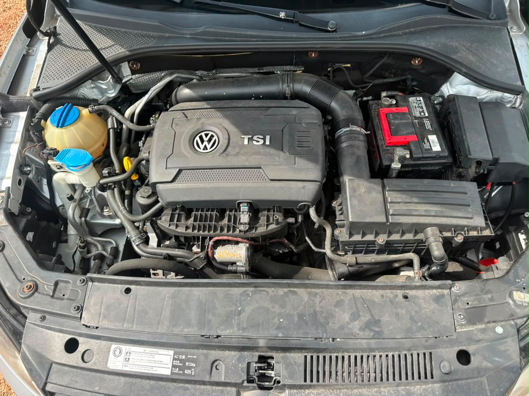 
								2014 direct Belgium  Passat distress price of  7.5M  Buy and drive  Accident free Clean title full									