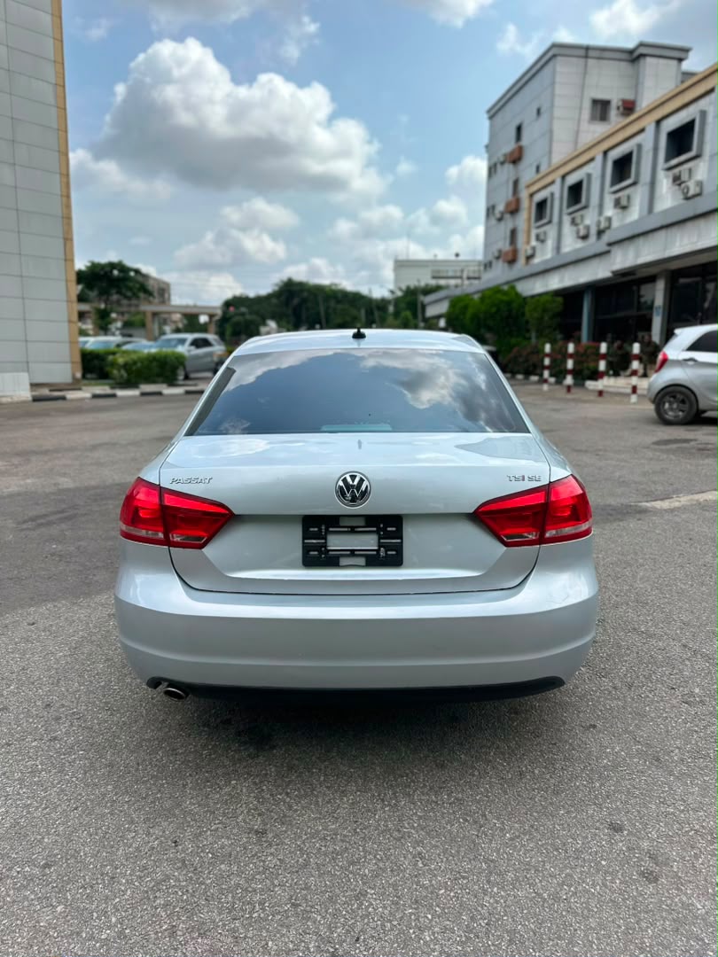 
								2014 direct Belgium  Passat distress price of  7.5M  Buy and drive  Accident free Clean title full									