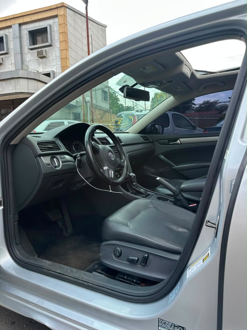 
								2014 direct Belgium  Passat distress price of  7.5M  Buy and drive  Accident free Clean title full									