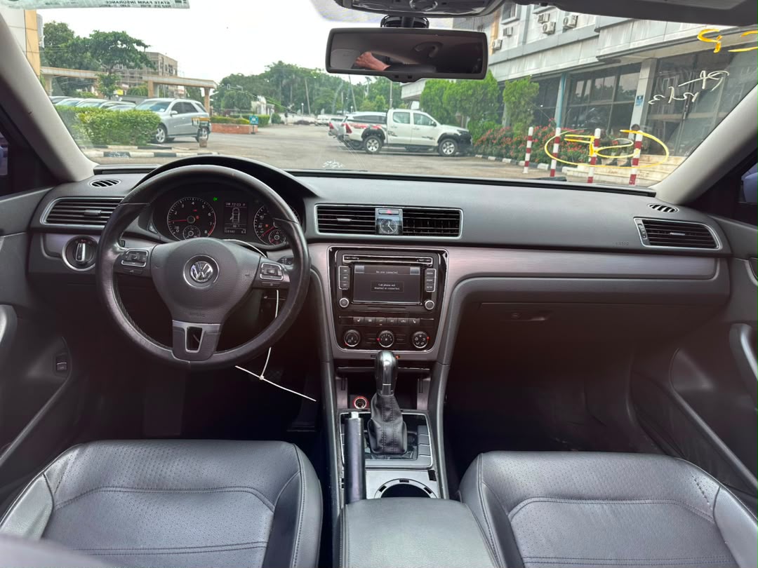 
								2014 direct Belgium  Passat distress price of  7.5M  Buy and drive  Accident free Clean title full									