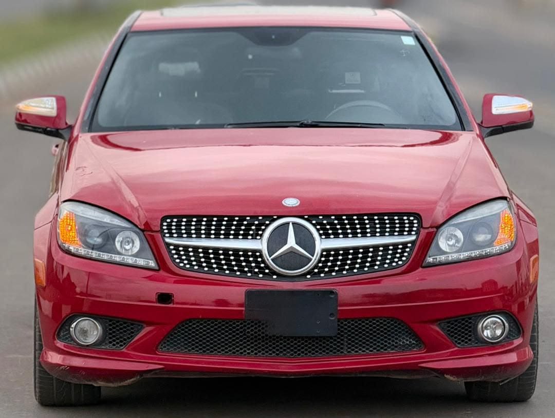 
								FOREIGN USED 2008 MERCEDES-BENZ C350 IN PRISTINE CONDITION WITH NOTHING TO FIX GOING FOR 9.8M ABUJA DEAL full									