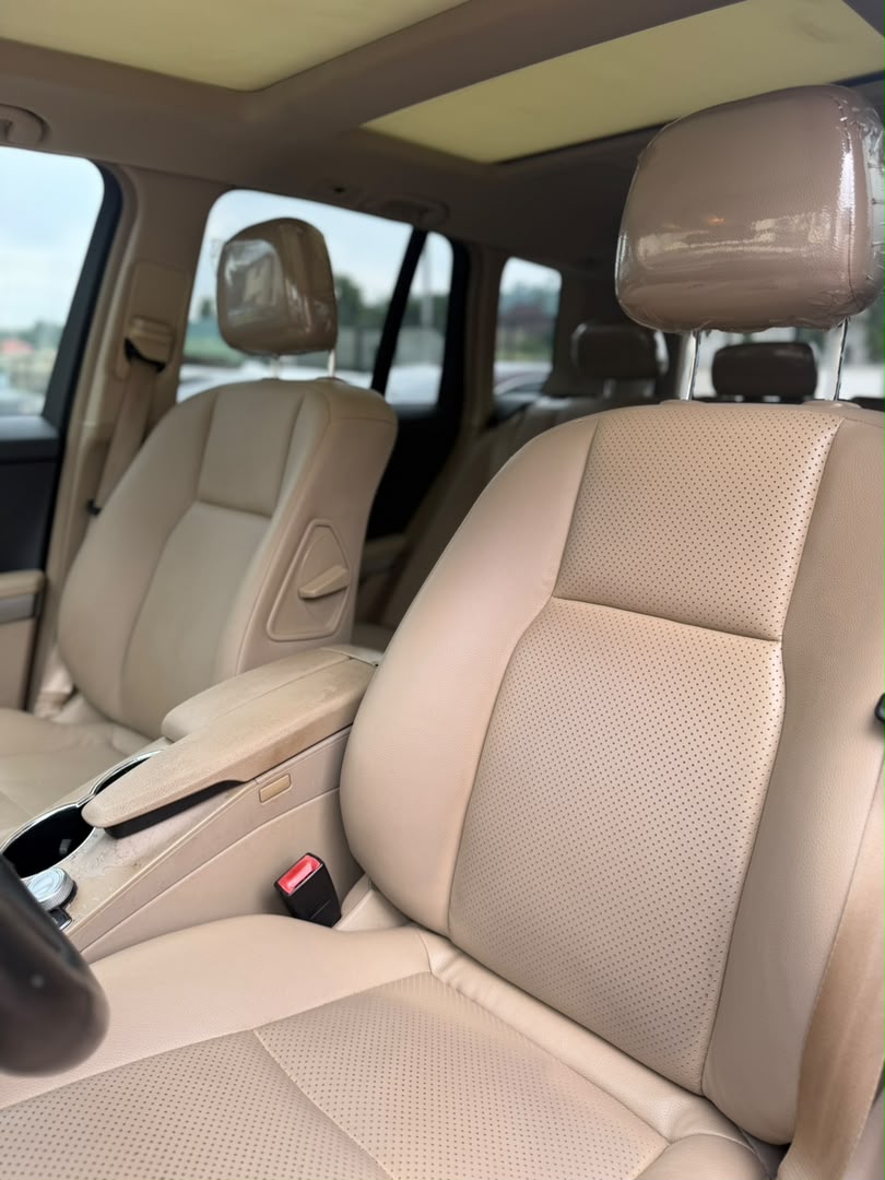 
								CLEAN FOREIGN USED FULL OPTION 2010 MERCEDES GLK  PRICE: 13.5M full									