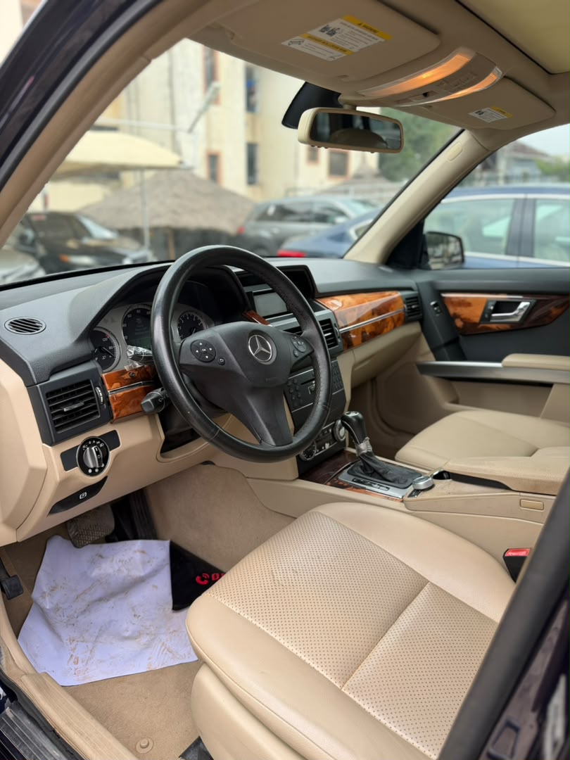 
								CLEAN FOREIGN USED FULL OPTION 2010 MERCEDES GLK  PRICE: 13.5M full									