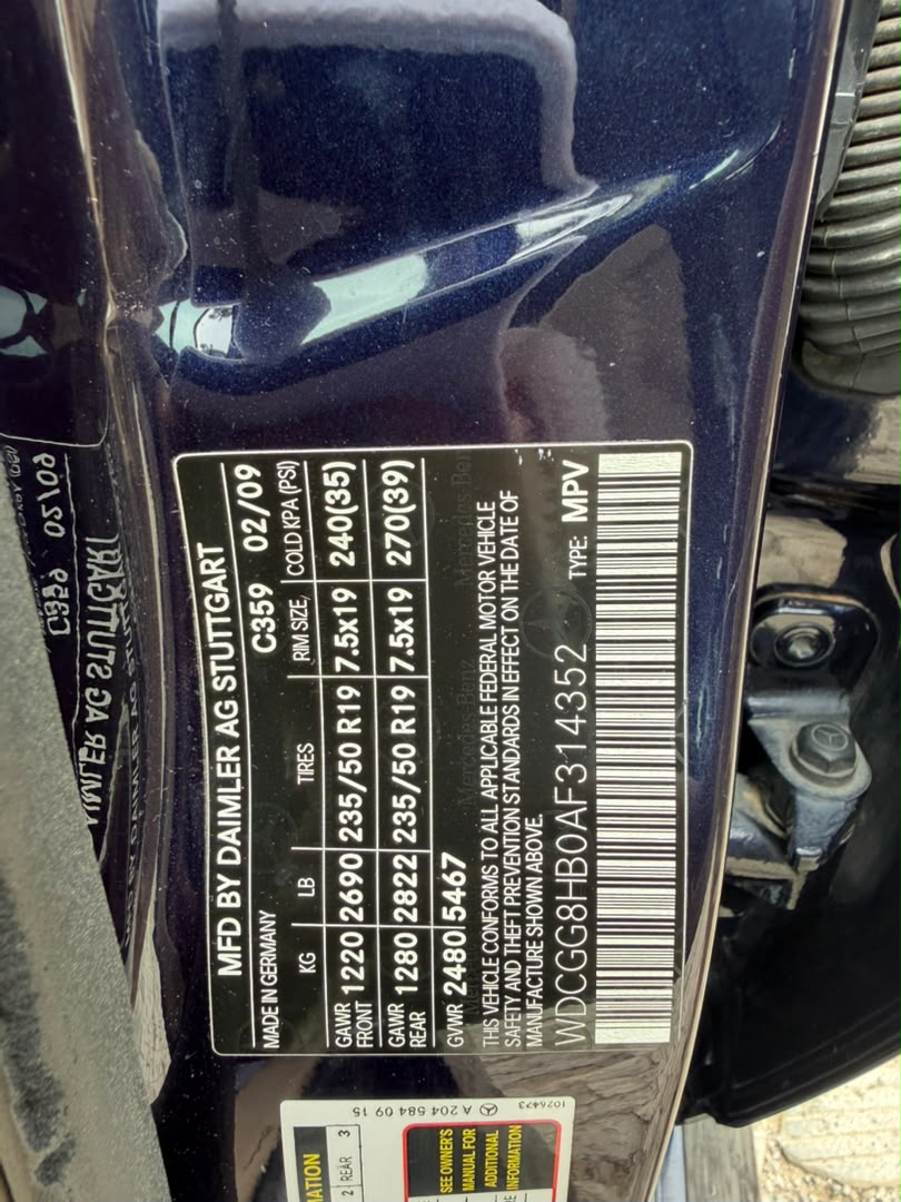 
								CLEAN FOREIGN USED FULL OPTION 2010 MERCEDES GLK  PRICE: 13.5M full									