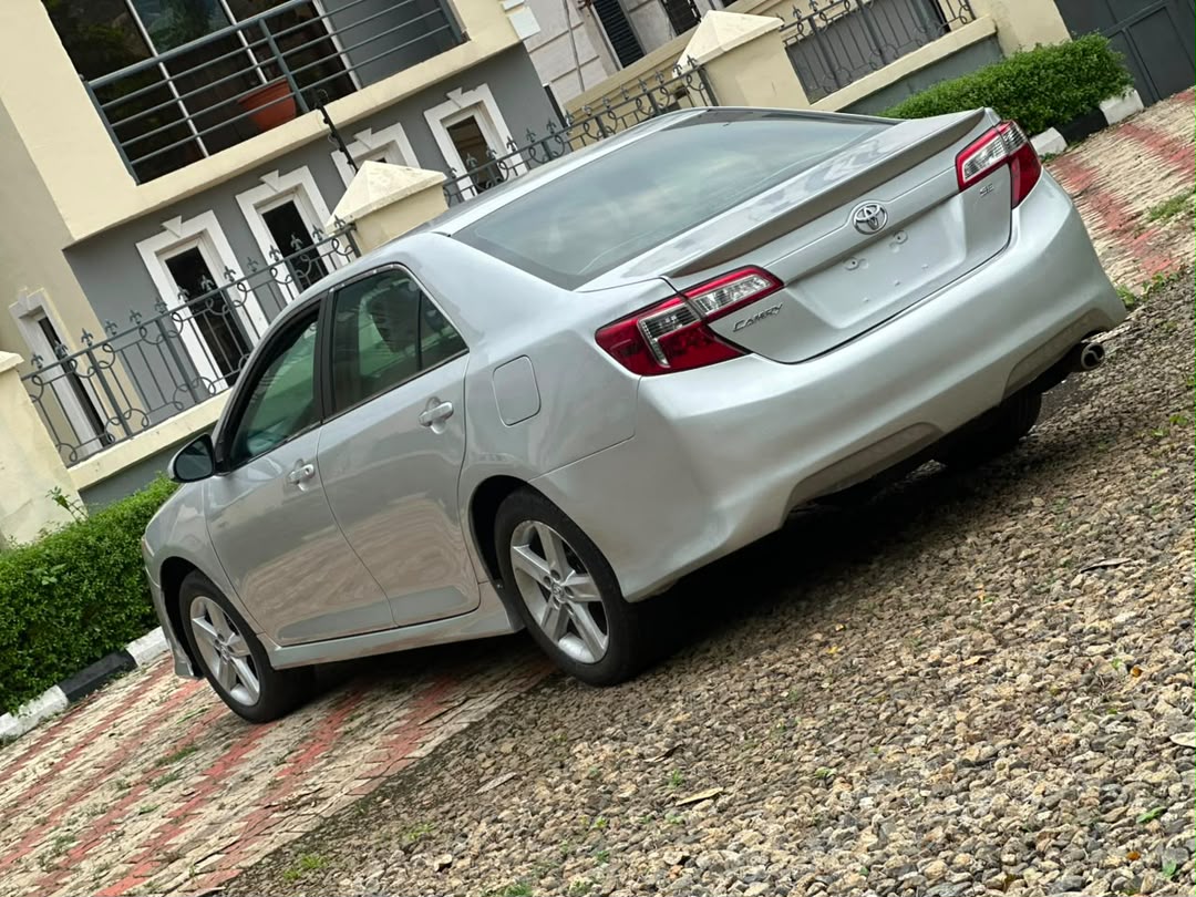 
								GIVEAWAY DEAL‼️‼️‼️ CAREFULLY USED (EXTREMELY CLEAN) 2013 TOYOTA CAMRY IN PERFECT CONDITION WITH DUTY 8.8 ABUJA OWNERS HOUSE (MOVEABLE) ABUJA📍 ZERO CHAIN DEAL full									