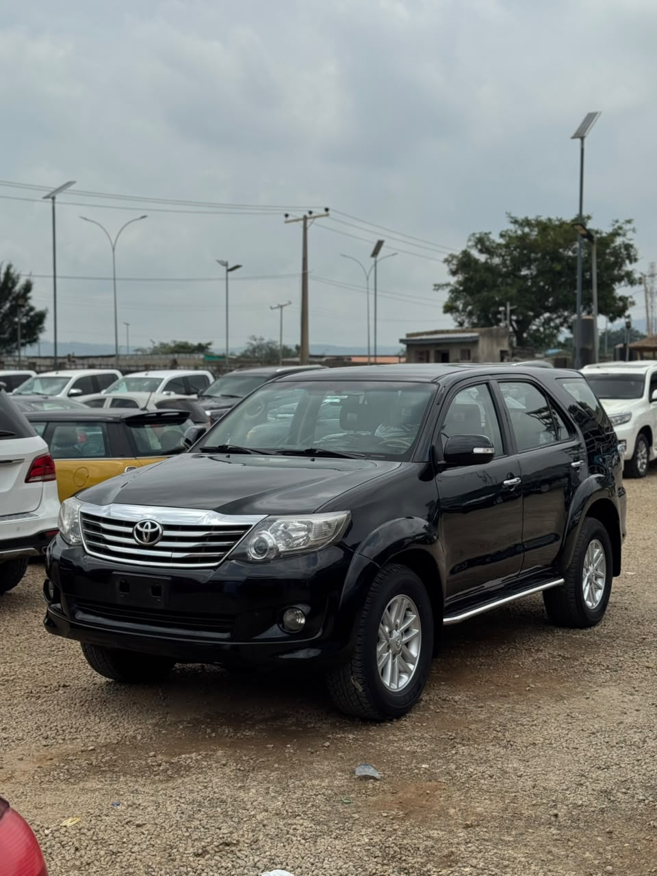 
								Belgium grade 2015 Toyota FORTUNER   UNTAMPERED ENGINE AND GEAR  AC MOSCOW STANDARD  CLEAN INTERIOR WITH NEW BLACK SEATS GOING FOR 17m  ABUJA deal full									