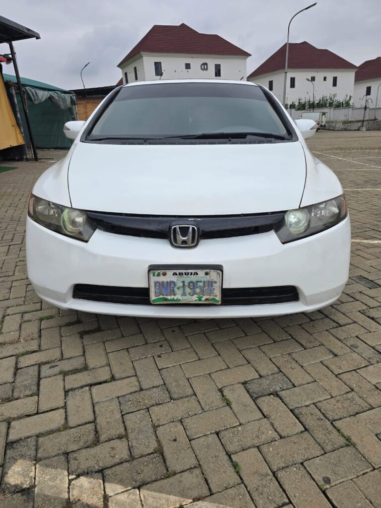 Sharp 2009 Honda Civic with untermperd engine and gear  4.5m abujadeal