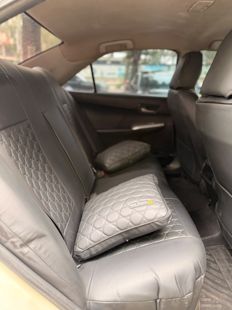 
								Distress sale 2013 Camry price 8.5m owner last come with my Sambo full									