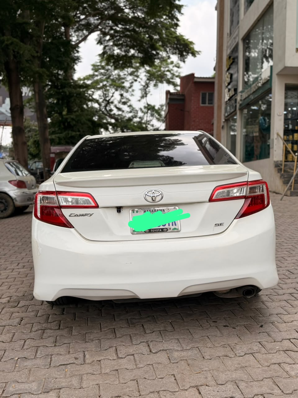 
								Distress sale 2013 Camry price 8.5m owner last come with my Sambo full									