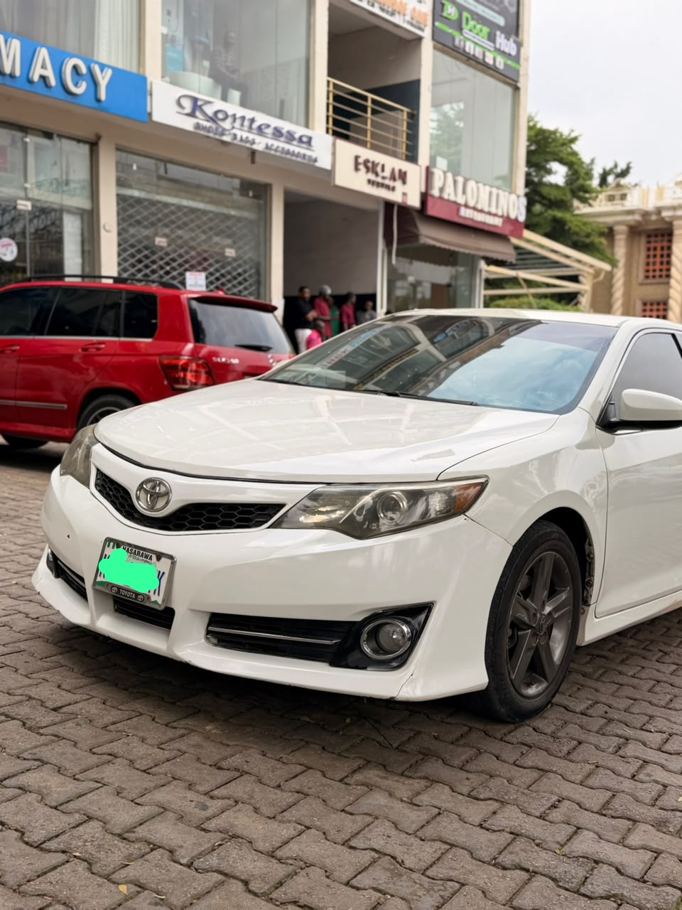 
								Distress sale 2013 Camry price 8.5m owner last come with my Sambo full									