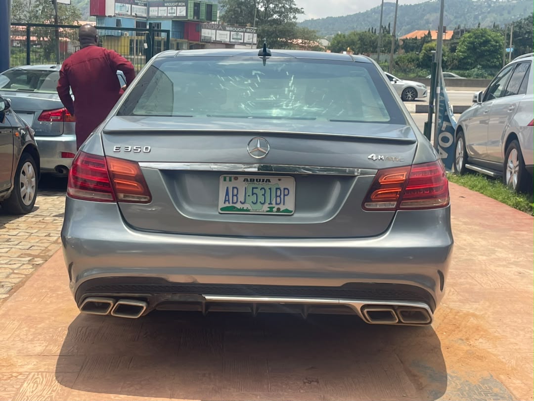 
								2011 super clean used e350 with untampered engine and gear AC chilling 10m owner 200k sambo full									