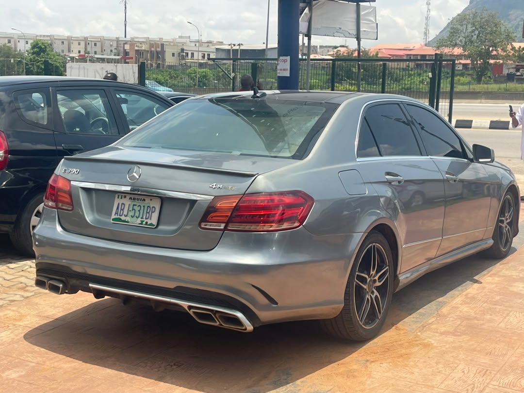 
								2011 super clean used e350 with untampered engine and gear AC chilling 10m owner 200k sambo full									