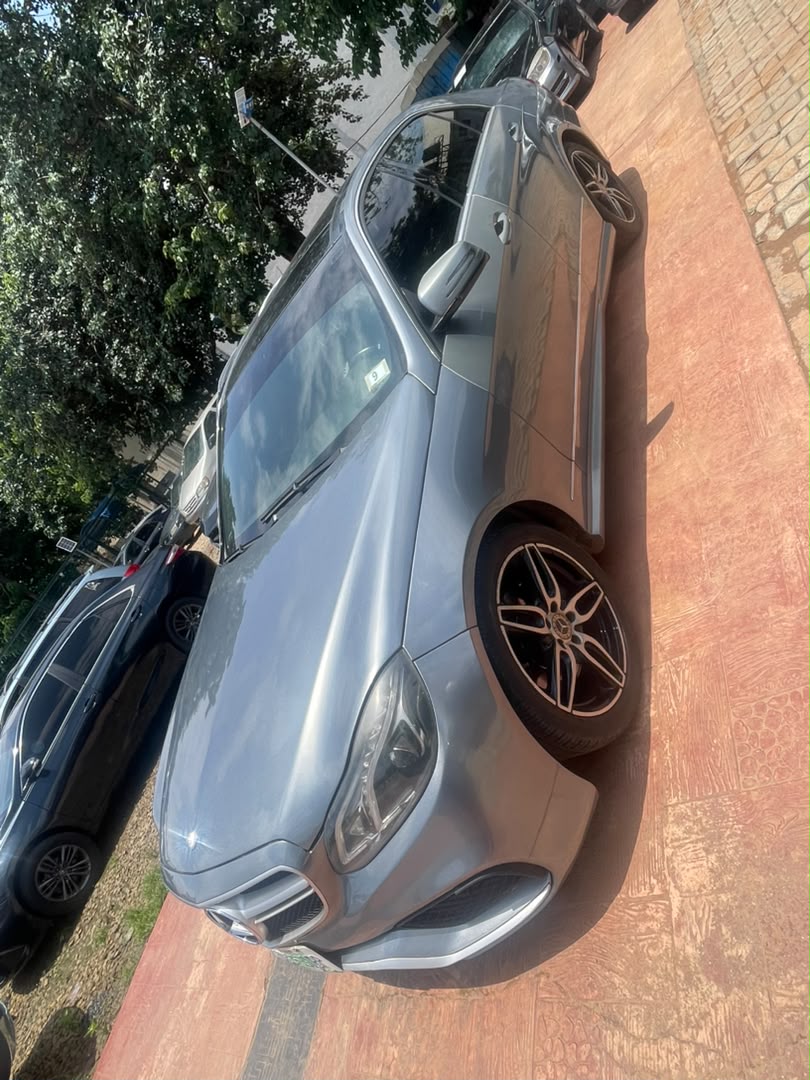 
								2011 super clean used e350 with untampered engine and gear AC chilling 10m owner 200k sambo full									
