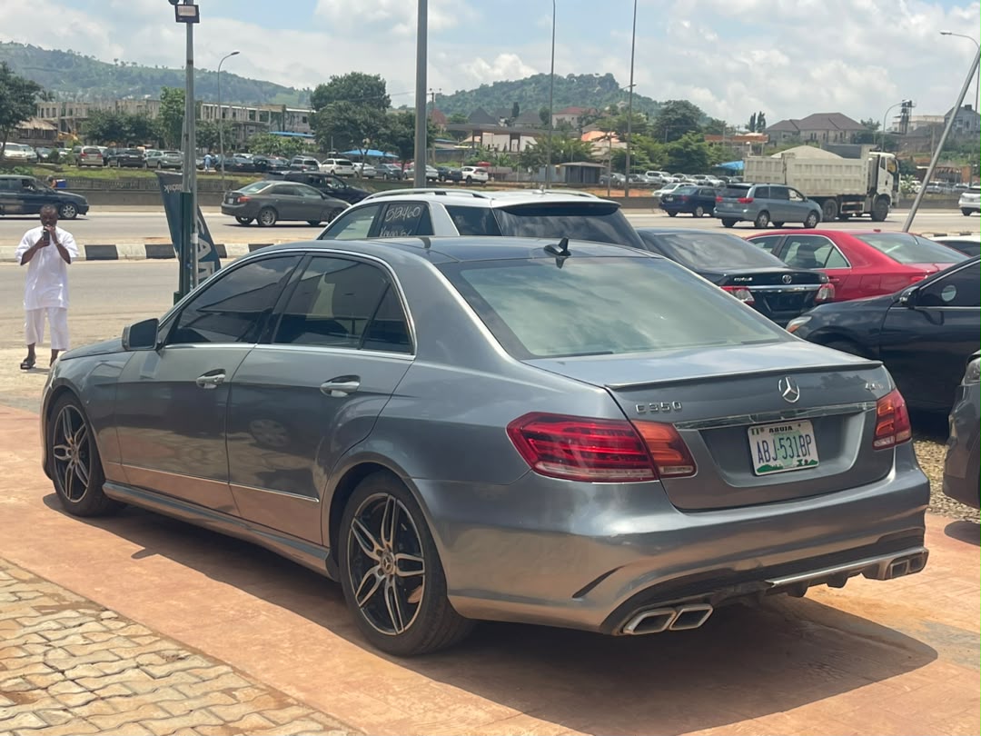 
								2011 super clean used e350 with untampered engine and gear AC chilling 10m owner 200k sambo full									