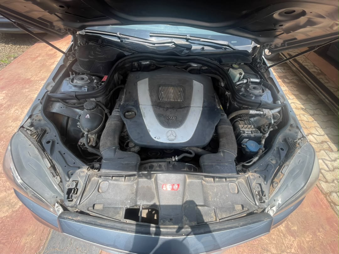 
								2011 super clean used e350 with untampered engine and gear AC chilling 10m owner 200k sambo full									