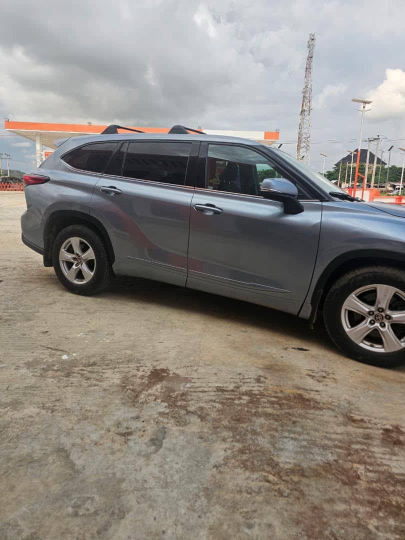 
								Distress alert guys Toyota Highlander jeep 2023, distress sell money needed very fast with original duty location Abuja owners house🏡 price 30m last buyer settles 1m full									