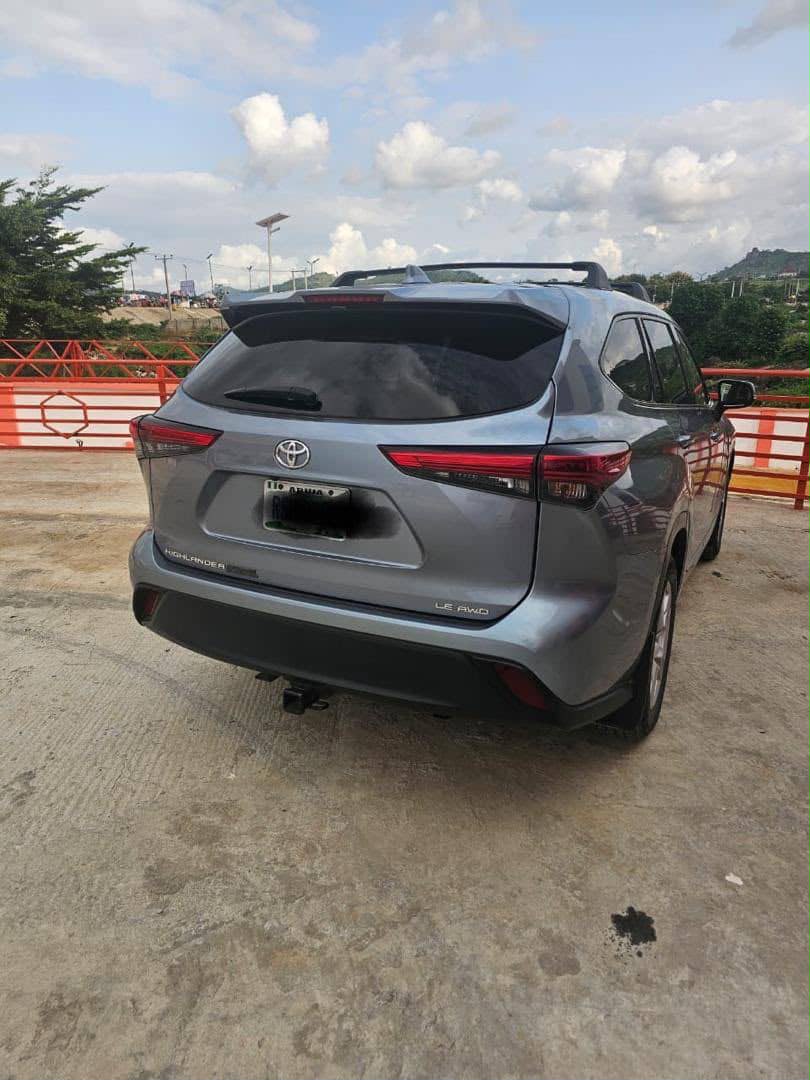 
								Distress alert guys Toyota Highlander jeep 2023, distress sell money needed very fast with original duty location Abuja owners house🏡 price 30m last buyer settles 1m full									