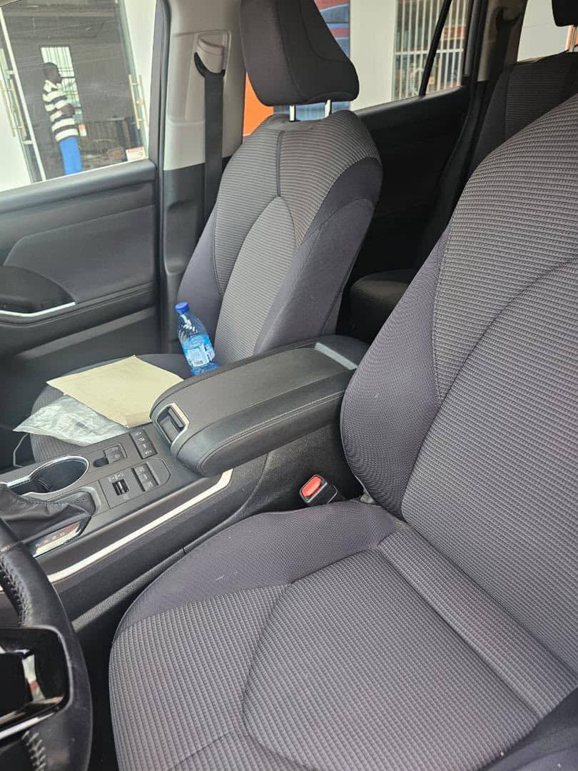 
								Distress alert guys Toyota Highlander jeep 2023, distress sell money needed very fast with original duty location Abuja owners house🏡 price 30m last buyer settles 1m full									